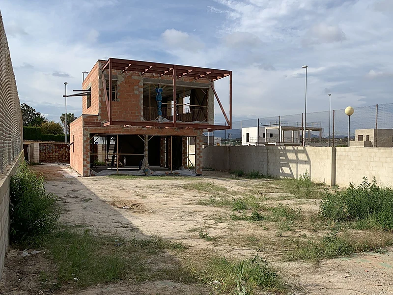 Vivienda unifamiliar en San Antonio de Benagéber con el proyecto paralizado