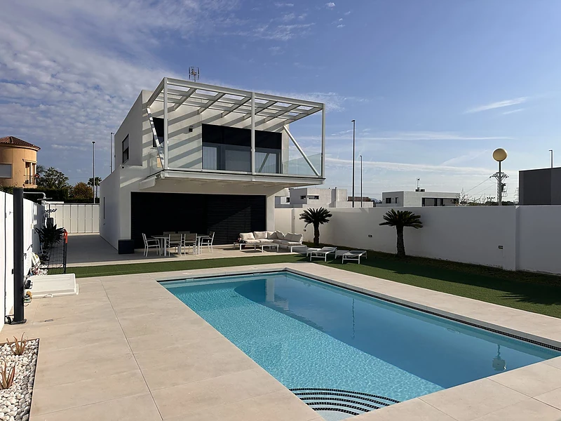 La misma vivienda terminada por Grupo Remodela, con piscina